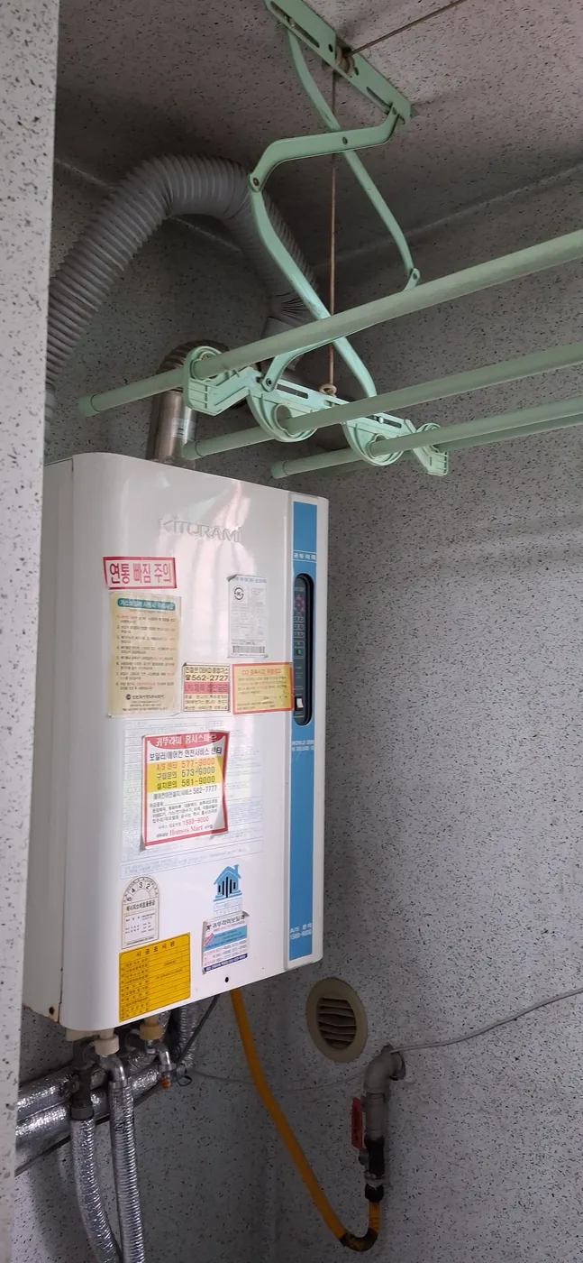 철산동보일러긴급수리 배기관 연결 상태 확인